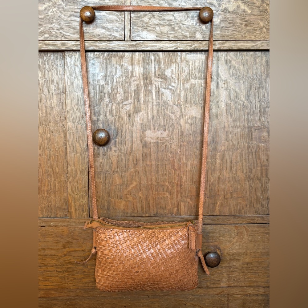Madewell The Knotted Woven leather Crossbody bag, camel tan color - Picture 4 of 15